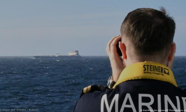 فرانسیسی بحریہ نے روسی ’شیڈو فلیٹ‘ کا مشتبہ ٹینکر بحیرہ روم میں ضبط کر لیا