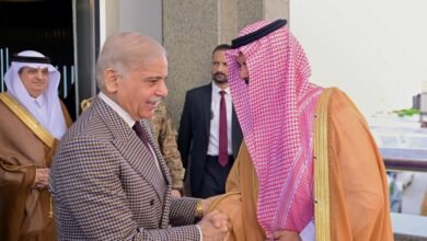 وزیرِ اعظم اور آرمی چیف جدہ پہنچ گئے، مشرقِ وسطیٰ کی کشیدہ صورتحال میں پاکستان کا اہم سفارتی کردار