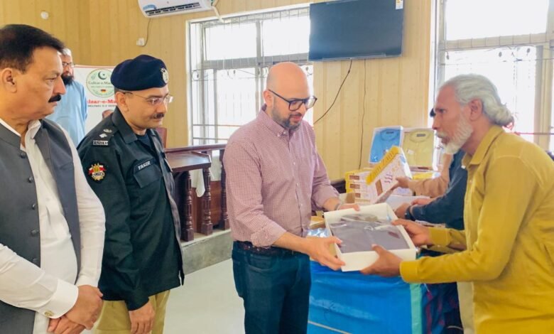 جہلم: عیدالفطر کے موقع پر ڈسٹرکٹ جیل میں قیدیوں کے لیے فلاحی تقریب، 300 قیدیوں میں عیدی تقسیم