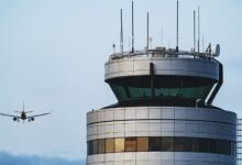 شدید موسم اور علاقائی کشیدگی کے باعث درجنوں پروازیں خطرے سے دوچار، پاکستانی ایئر ٹریفک کنٹرولرز کی بروقت کارروائی نے ممکنہ سانحہ ٹال دیا