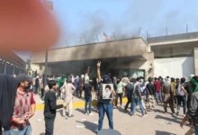 کراچی قونصل خانے میں گُھسنے والے مظاہرین پر فائرنگ امریکہ کے مرینز نے کی: امریکی حکام