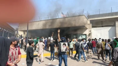 کراچی قونصل خانے میں گُھسنے والے مظاہرین پر فائرنگ امریکہ کے مرینز نے کی: امریکی حکام