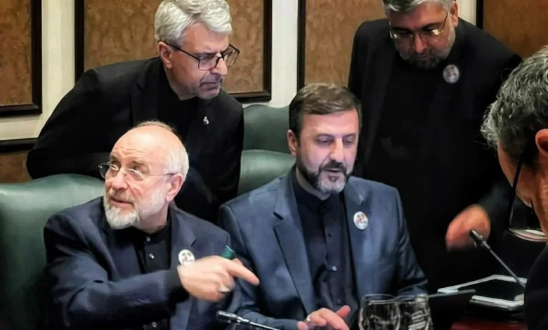 ایران اور امریکہ کے ماہرین کی ٹیموں نے اسلام آباد میں ذاتی بات چیت کے بعد تحریری متن کا تبادلہ کیا۔