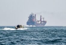 امریکہ نے ہرمز کی ناکہ بندی شروع کردی، ٹرمپ نے کہا کہ ناکہ بندی کے قریب آنے والے کسی بھی بحری جہاز کو تباہ کردیا جائے گا