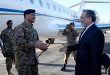 جنرل عاصم منیر کی تہران آمد، ایرانی وزیر خارجہ عراقچی کا استقبال، اہم سفارتی مشاورت متوقع