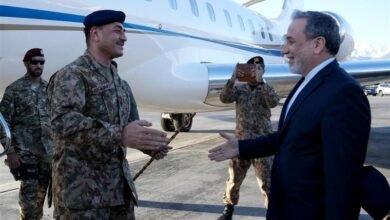 جنرل عاصم منیر کی تہران آمد، ایرانی وزیر خارجہ عراقچی کا استقبال، اہم سفارتی مشاورت متوقع