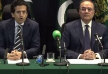 پاکستان میں پیٹرولیم مصنوعات کی قیمتوں میں بڑا اضافہ، پیٹرول 458 روپے 40 پیسے فی لیٹر ہو گیا