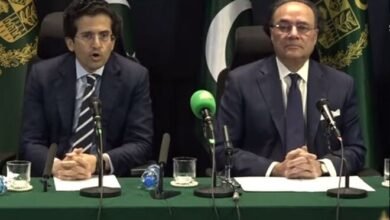 پاکستان میں پیٹرولیم مصنوعات کی قیمتوں میں بڑا اضافہ، پیٹرول 458 روپے 40 پیسے فی لیٹر ہو گیا