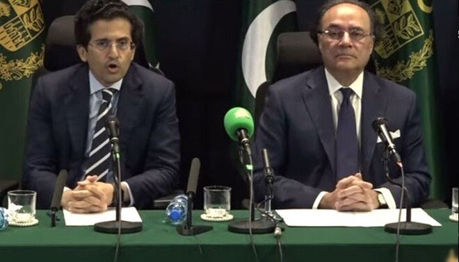 پاکستان میں پیٹرولیم مصنوعات کی قیمتوں میں بڑا اضافہ، پیٹرول 458 روپے 40 پیسے فی لیٹر ہو گیا