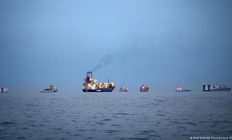 کچھ دیر کے لیے کھولنے کے بعد، ڈیل کی خلاف ورزیوں کے باعث ایران نے آبنائے ہرمز دوبارہ بند کر دی