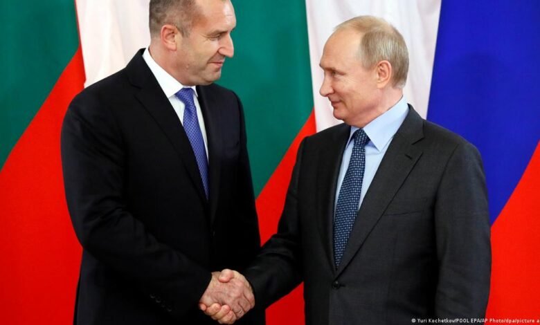 بلغاریہ کے پارلیمانی انتخابات میں رومین رادیف کی جماعت کی شاندار کامیابی، سیاسی منظرنامے میں بڑی تبدیلی