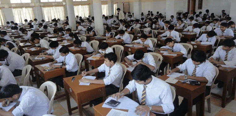 کراچی میٹرک امتحانات میں بدانتظامی، تاریخوں میں توسیع طلبہ کے مفاد میں قرار
