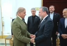 وزیراعظم شہباز شریف اور ایرانی وزیر خارجہ عباس عراقچی کی اہم ملاقات، خطے کی صورتحال پر مشاورت