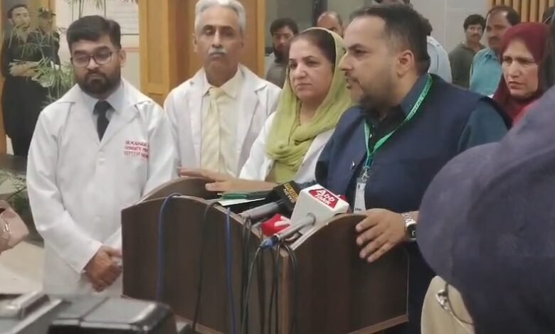 سروسز انسٹی ٹیوٹ آف میڈیکل سائنسز کی پرنسپل ڈاکٹر زوہرہ خانم کی اہم پریس کانفرنس، سروسز ہسپتال لاہور میں بجلی کی بندش کے دوران مبینہ ویڈیو پر مکمل تحقیقات