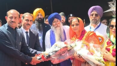 وساکھی میلہ اور 327 ویں خالصہ دن کی تقریبات میں شرکت کے لیے بھارت سے سکھ یاتری واہگہ بارڈر کے راستے پاکستان پہنچ گئے