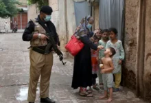 پاکستان میں پولیو مہم کا آغاز، مسلح افراد نے پولیو ٹیم کے محافظ پولیس اہلکار کو قتل کر دیا، ایک ہفتہ طویل مہم میں 400,000 سے زیادہ ہیلتھ ورکرز شامل ہیں