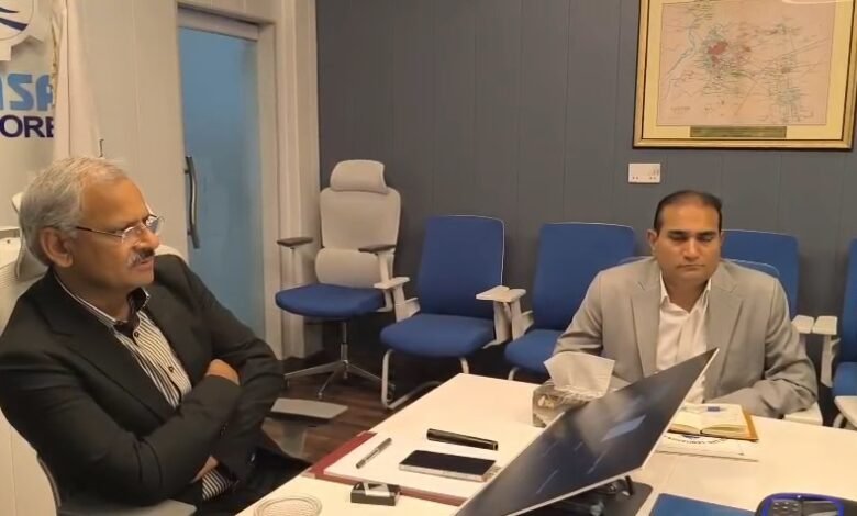 غفران احمد نے ہدایت کی کہ تمام ڈی واٹرنگ سیٹس، جنریٹرز اور دیگر مشینری کو مکمل طور پر فعال رکھا جائے تاکہ کسی بھی ہنگامی صورتحال میں فوری استعمال ممکن ہو