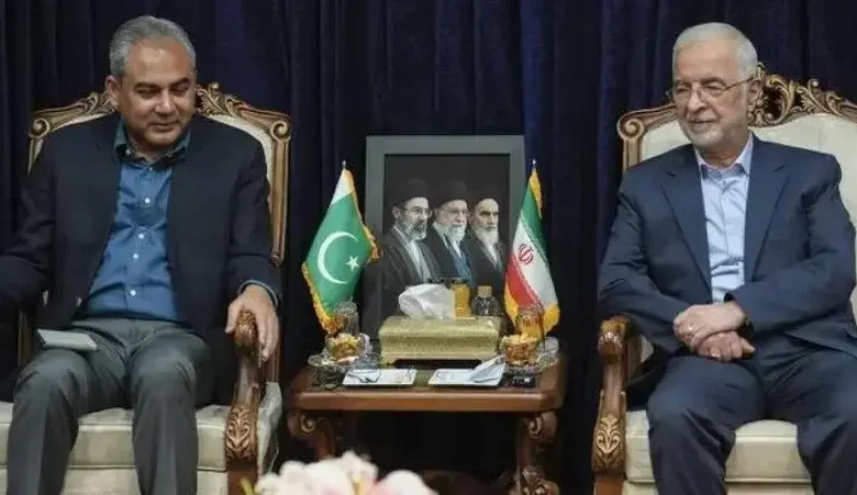 محسن نقوی کی تہران میں ایرانی ہم منصب سے ملاقات، امن مذاکرات کی بحالی کے امکانات پر گفتگو