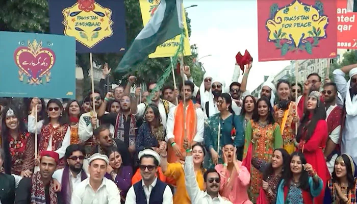 برلن کے عالمی ثقافتی میلے میں پاکستانی ثقافت کا شاندار جلوہ، رنگ، موسیقی اور رقص نے حاضرین کے دل موہ لیے