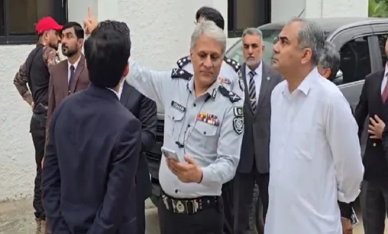 وزیر داخلہ سید محسن نقوی کا فیڈرل انویسٹی گیشن ایجنسی ہیڈکوارٹرز کا دورہ، اصلاحات اور اپ گریڈیشن منصوبوں کا جائزہ