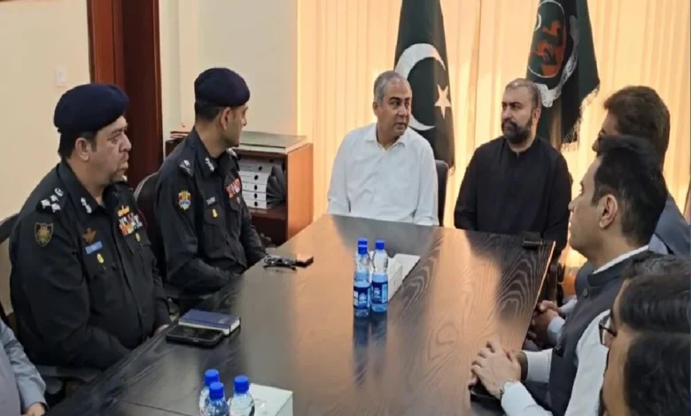 کوئٹہ دھماکہ: وفاقی و صوبائی قیادت کا دہشتگردوں کے خلاف سخت کارروائی کا اعلان، سکیورٹی ہائی الرٹ
