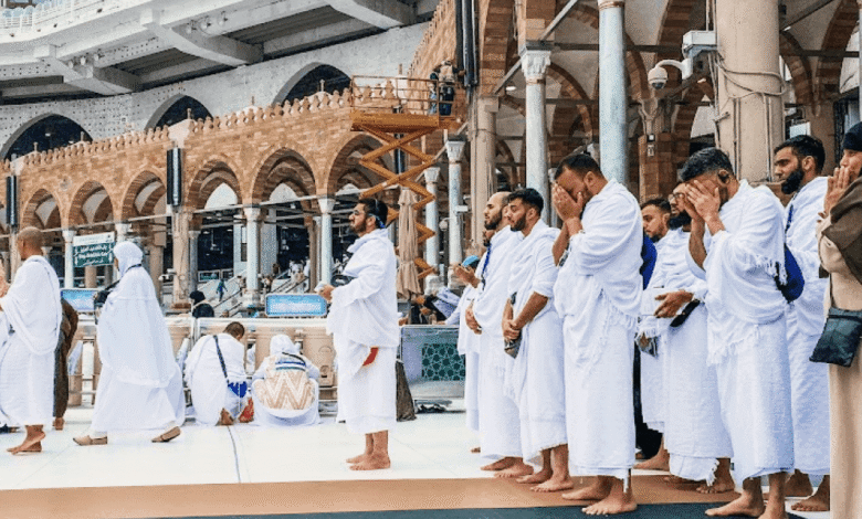 مورخین کے مطابق گزشتہ 14 صدیوں کے دوران حج صرف تقریباً 40 مرتبہ ہی منسوخ یا محدود کیا گیا ہے، آخری بار ایسا 2020 میں کورونا وبا کے دوران ہوا تھا۔