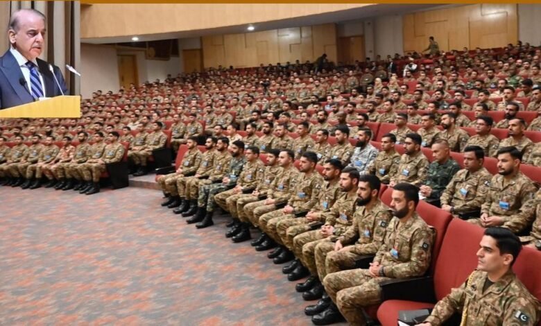 وزیراعظم شہباز شریف کا کمانڈ اینڈ سٹاف کالج کوئٹہ کا دورہ، قومی خودمختاری کے دفاع اور دہشت گردی کے خاتمے کے عزم کا اعادہ
