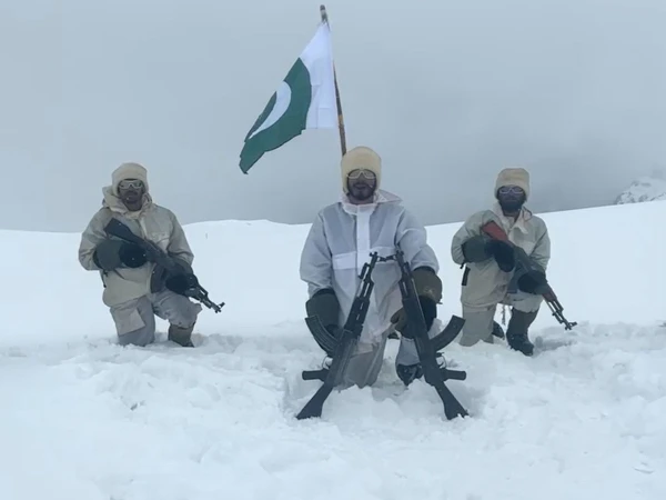 پاکستان میں عید الاضحیٰ پر سیاچن کے محاذ سے پاک فوج کے بہادر جوانوں کا قوم کے نام خصوصی پیغام
