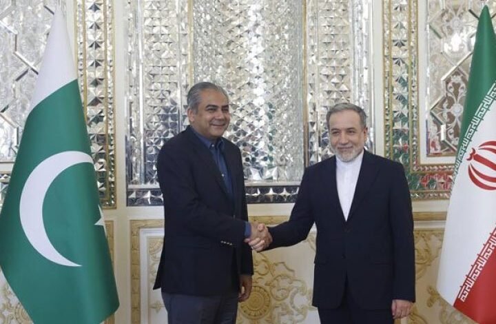 امریکہ ایران مذاکرات میں جمود، محسن نقوی تہران پہنچ گئے؛ کیا پاکستان پسِ پردہ سفارت کاری میں متحرک ہے؟