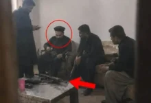 کالعدم جوائنٹ ایکشن کمیٹی کے سرغنہ امان کی ساتھیوں کے ہمراہ ممنوعہ اسلحہ کے تصویر سامنے آگئی