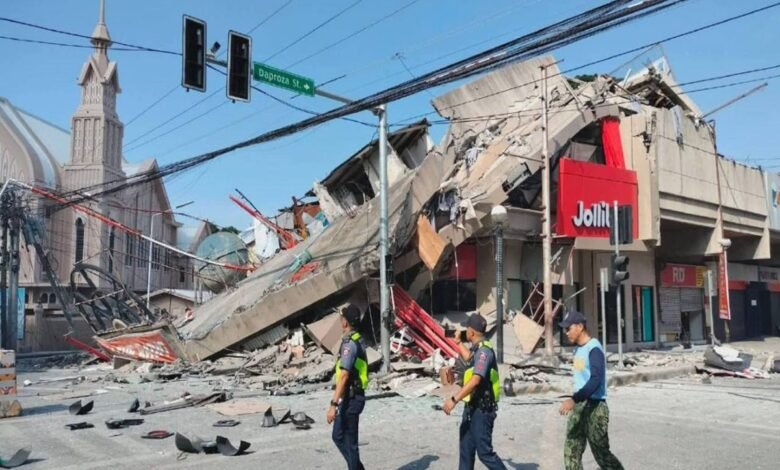 فلپائن میں تباہ کن زلزلہ، 7.8 شدت کے جھٹکوں سے عمارتیں زمین بوس، 32 افراد ہلاک، 200 سے زائد زخمی، سونامی کی وارننگ
