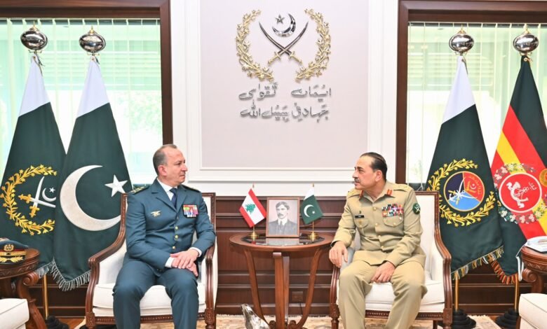 لبنانی مسلح افواج کے کمانڈر انچیف جنرل روڈولف ہیکل کی جی ایچ کیو آمد، فیلڈ مارشل عاصم منیر سے اہم ملاقات