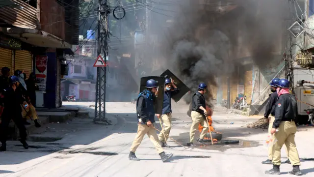 پاکستان کے زیر انتظام کشمیر،راولاکوٹ کی جانب مسلح گروہوں کی پیش قدمی، حکومت آزاد کشمیر کا سخت مؤقف، ریاستی رٹ ہر صورت قائم رکھی جائے گی
