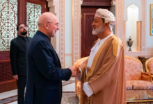 ایران اور خلیجی ممالک کے درمیان مصالحت کی کوششیں شروع: قطری وزیراعظم عمان پہنچ گئے