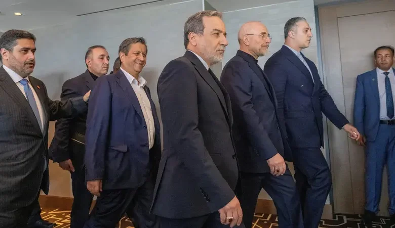 ایران کا وفد18 گھنٹے کی شدید مذاکراتی نشستوں کے بعد تہران واپس روانہ ہو گیا