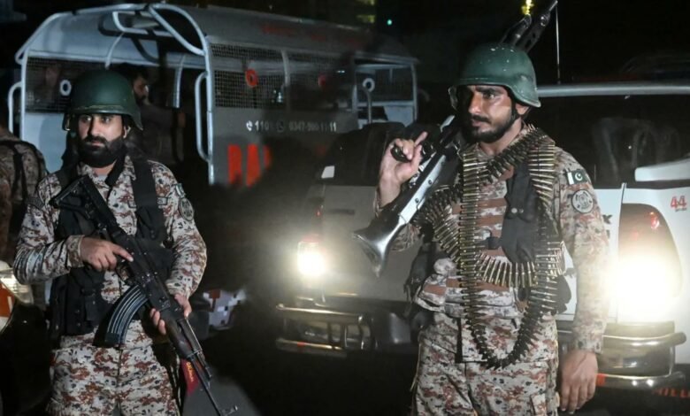 اپ ڈیٹ: کراچی میں پاکستان رینجرز کے کیمپ پر دہشت گرد حملہ ناکام، تین حملہ آور ہلاک، ایک زخمی حالت میں گرفتار، تین اہلکار شہید