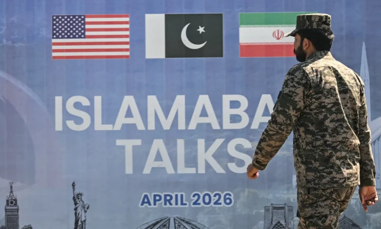 صدر مملکت آصف علی زرداری، وزیر اعظم شہباز شریف، نائب وزیر اعظم و وزیر خارجہ اسحاق ڈار و دیگر سیاسی قیادت نے امریکہ ایران معاہدے کا خیر مقدم کیا ہے۔