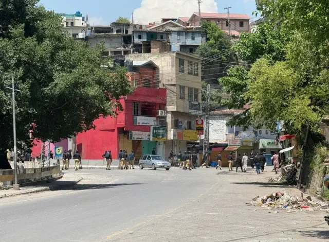آزاد کشمیر میں کشیدگی برقرار، حکومتی قیادت کا سخت مؤقف؛ مذاکرات کے لیے ریاستی حاکمیت اور آئین سے وفاداری شرط قرار