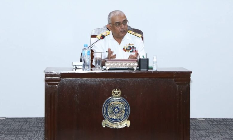 مستقبل کی بحری جنگوں کے لیے جدید سوچ اور تکنیکی مہارت ناگزیر، نیول چیف کا پی این وار کالج لاہور میں خطاب
