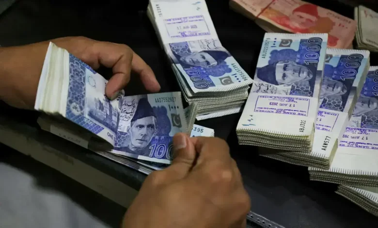 پٹرول پر کلائمیٹ سپورٹ لیوی میں اضافہ، مگر ماحولیات کا بجٹ کم؛ حاصل ہونے والی رقم کہاں خرچ ہوگی؟
