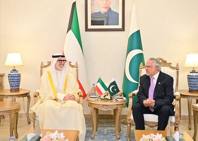 پاکستان کے نائب وزیراعظم و وزیر خارجہ اسحاق ڈار اور کویتی وزیر خارجہ شیخ جراح جابر الاحمد الصباح کی اہم ملاقات