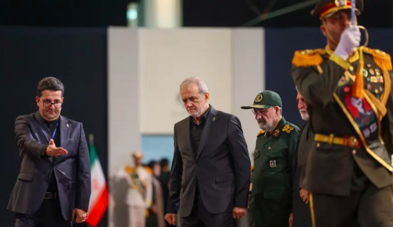مسعود پزشکیان کا استعفیٰ مجتبیٰ خامنہ ای کو مذاکرات پر آمادہ کرنے کا سبب بنا: انکشافات