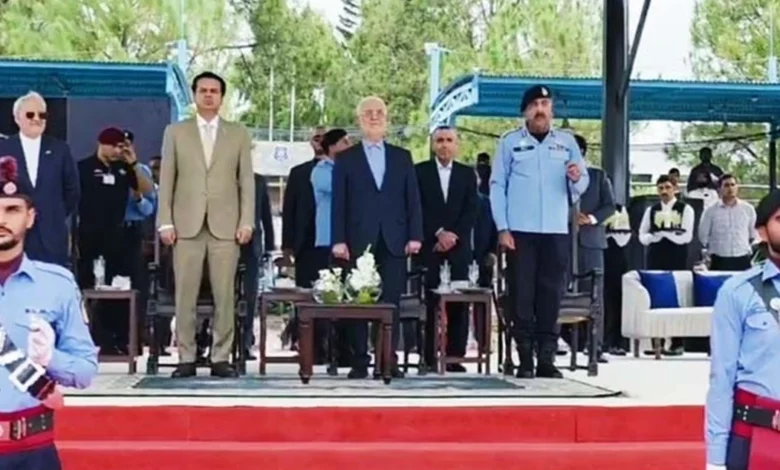 ایرانی وزیر داخلہ اسکندر مومنی کے اعزاز میں اسلام آباد پولیس کی شاندار پریڈ، سلامی پیش، پاک ایران سکیورٹی تعاون کو مزید مضبوط بنانے کے عزم کا اظہار