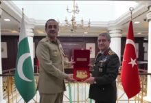 ترکی کے چیف آف جنرل اسٹاف کی فیلڈ مارشل سید عاصم منیر کا پرتپاک استقبال، گارڈ آف آنر پیش، دفاعی تعاون کے فروغ پر زور