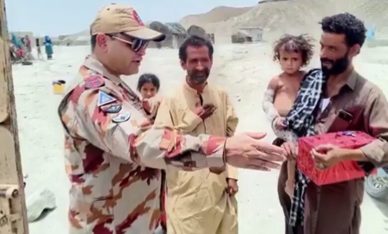 ایف سی بلوچستان (ساؤتھ) کی انسان دوستی کی مثال، جھلسنے والی بچی کے گھر جا کر عیادت، راشن اور تحائف پیش کیے