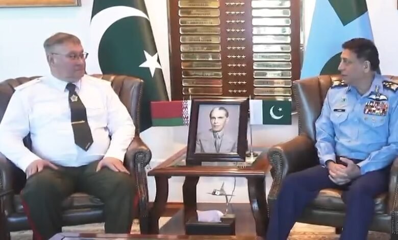 پاکستان اور بیلاروس کے درمیان دفاعی تعاون کو نئی جہت، اعلیٰ سطحی فوجی وفد کی ائیر ہیڈکوارٹرز آمد، فضائی اور دفاعی شراکت داری کے فروغ پر اتفاق
