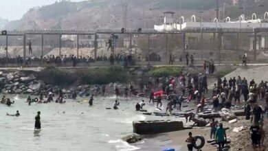مراکش سے سیوتا کی جانب تارکینِ وطن کا غیرمعمولی رخ، ہزاروں افراد سپین میں داخل، درجنوں ہلاکتیں، میڈرڈ نے فوج تعینات کرنے کا فیصلہ کر لیا
