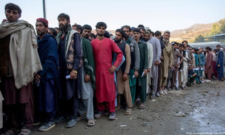 پاک افغان سرحد تقریباً بند، اقوام متحدہ کی انسانی امداد کے 724 ٹرک طورخم کے راستے افغانستان پہنچ گئے