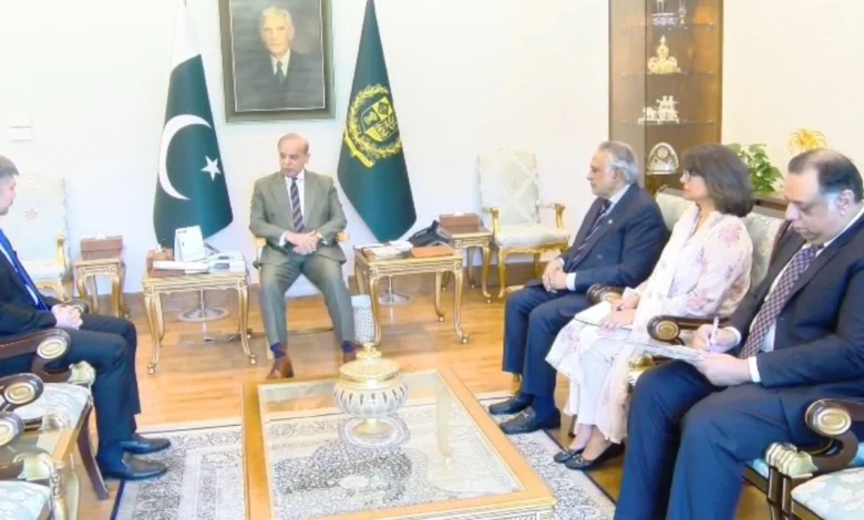 وزیراعظم شہباز شریف سے قازقستان کے سفیر کی الوداعی ملاقات،پاک قازقستان تعلقات کے فروغ کیلئے قازق سفیر کی خدمات کو سراہا