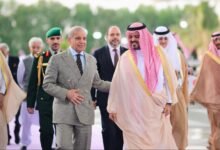 وزیراعظم شہباز شریف سعودی ولی عہد کی دعوت پر جدہ پہنچ گئے، پاک۔سعودی تعلقات، اقتصادی تعاون، سرمایہ کاری اور علاقائی امن پر اہم ملاقاتیں متوقع